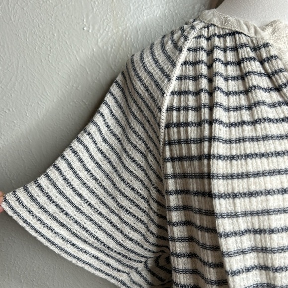 Lucky Brand Drop Needle Navy & Oatmeal Striped Viscose / Linen Knit Blouse Top L - Picture 7 of 16